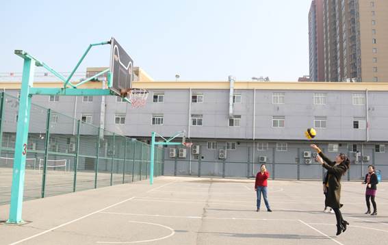 说明: E:\work\宣传部\宣传工作\Photos\2018\201811\20181109污污漫画
召开教职工趣味运动竞赛\xcb\IMG_7081.JPG