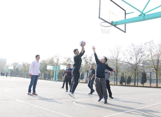 说明: E:\work\宣传部\宣传工作\Photos\2018\201811\20181109污污漫画
召开教职工趣味运动竞赛\xcb\IMG_7170.JPG