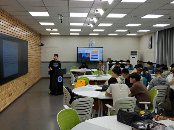 说明: C:\Users\CHXGB\Desktop\新闻稿\20181221污污漫画
《聚合物合成工艺学》课程创新教学模式取得良好效果\IMG_20180928_171735.jpg