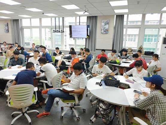 说明: C:\Users\CHXGB\Desktop\新闻稿\20181221污污漫画
《聚合物合成工艺学》课程创新教学模式取得良好效果\IMG_20180914_171552.jpg