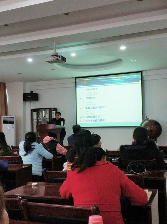 说明: C:\Users\CHXGB\Desktop\规范实验室安全管理—污污漫画
积极推进文明校园建设\冯启蒙.jpg